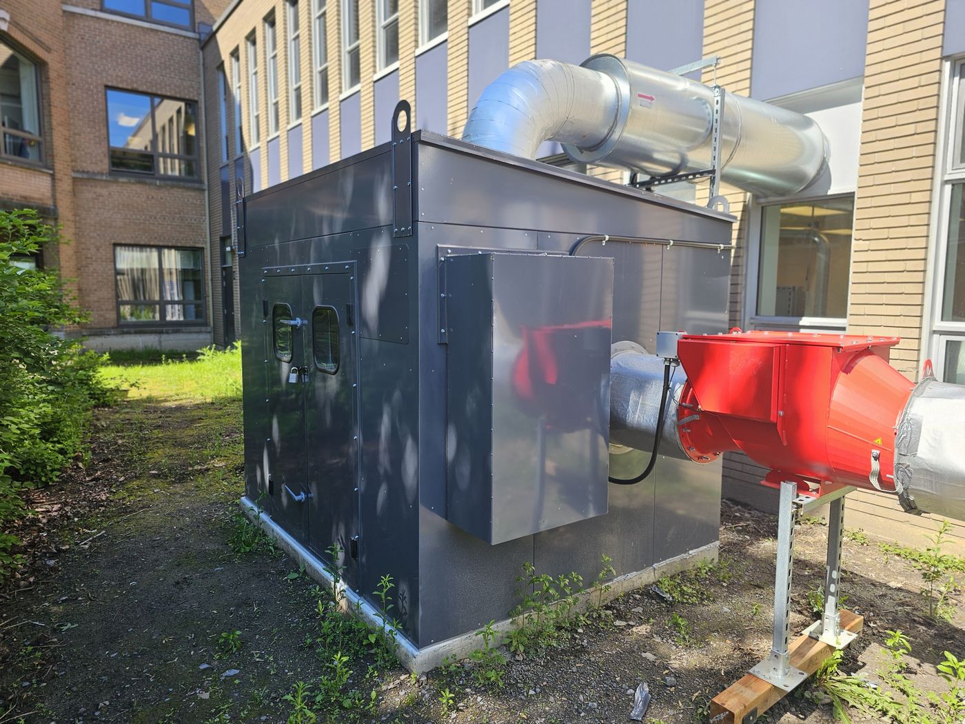 Caisson acoustique autour d'un équipement mécanique