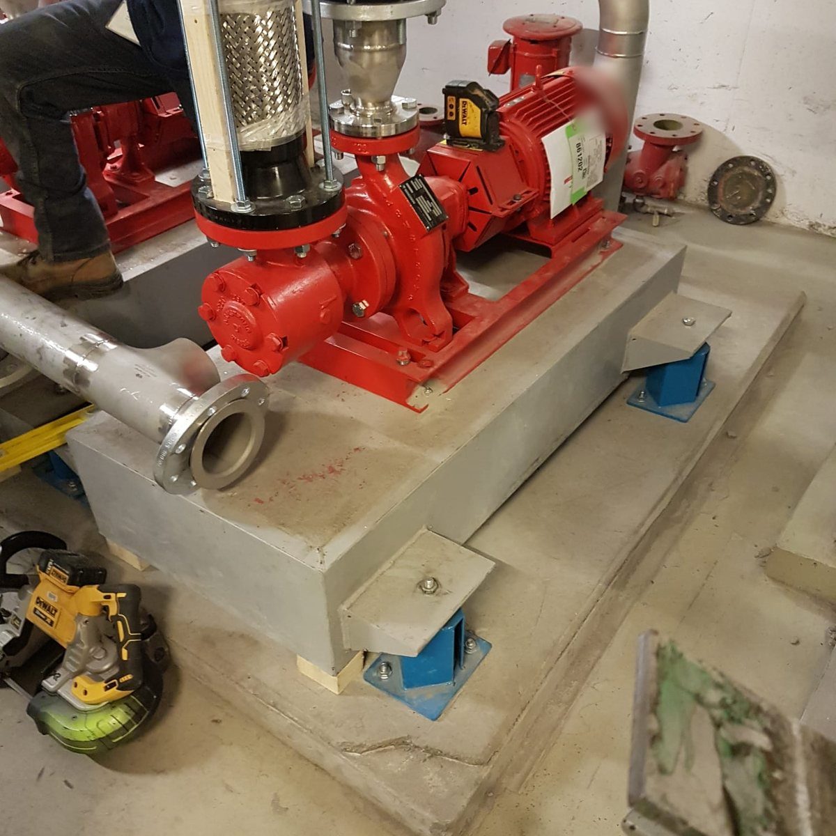 Bases d’inertie simples : une pompe par base.